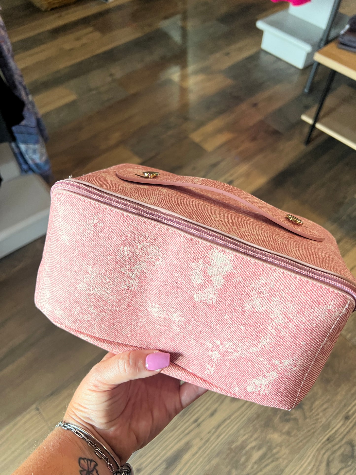 Oversized Lay Flat Makeup Bag